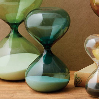 The official guide to unexpected, well crafted and analog gifts.